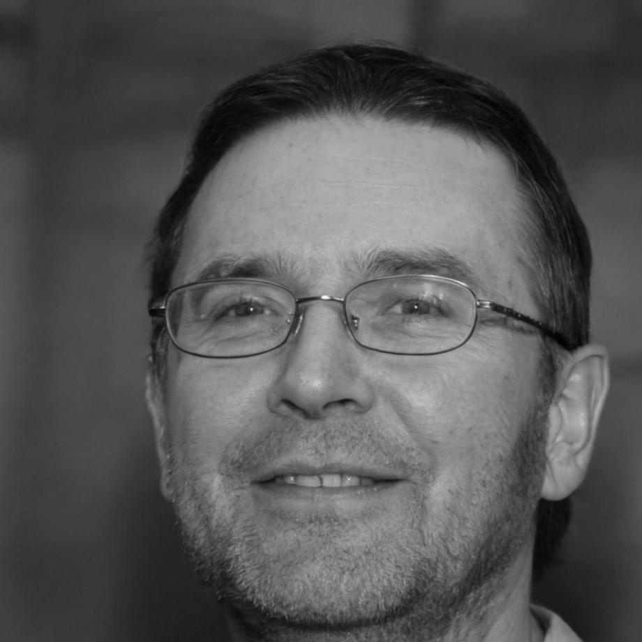 Ritratto di Emilio Torrente, specialista in sicurezza informatica